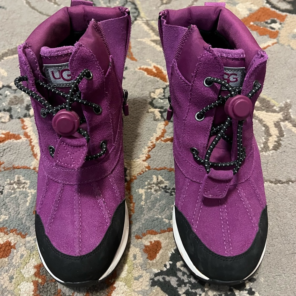 💯Authentic Girls UGG Purple Turlock Waterproof Snow Boot size 2